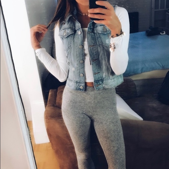 Levi’s sleeveless denim distressed jacket - Picture 6 of 6